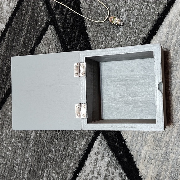 SKULL GLOW-IN-DARK STONE NECKLACE & BUCKET LIST KEEPSAKE BOX - Picture 9 of 14